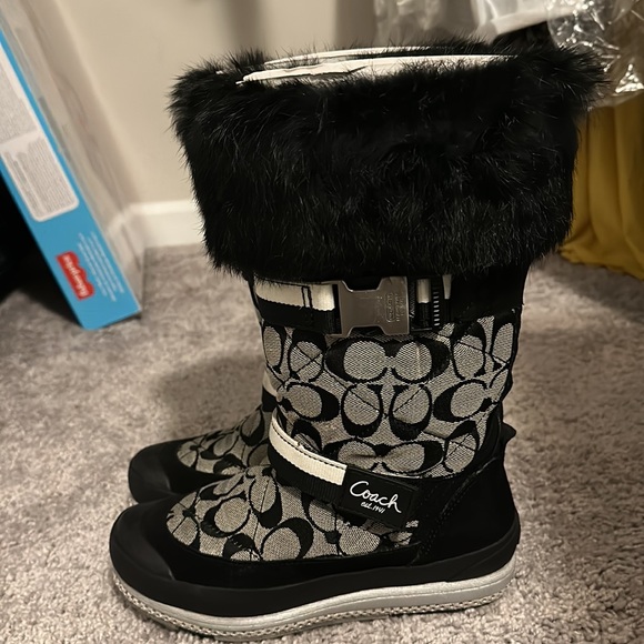 Coach signature Logo Mariette Rabbit Fur snow boots - Picture 2 of 6